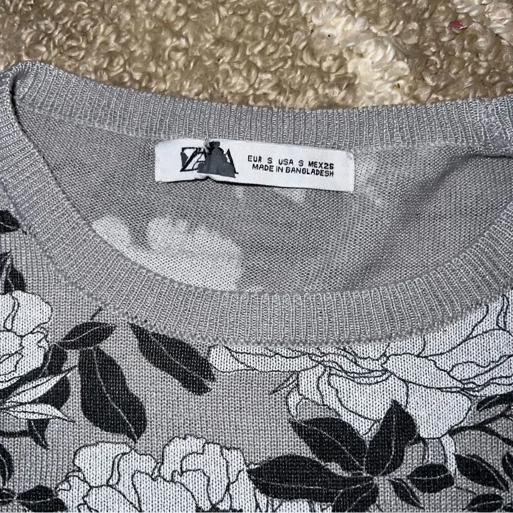 Zara size S sweater like new